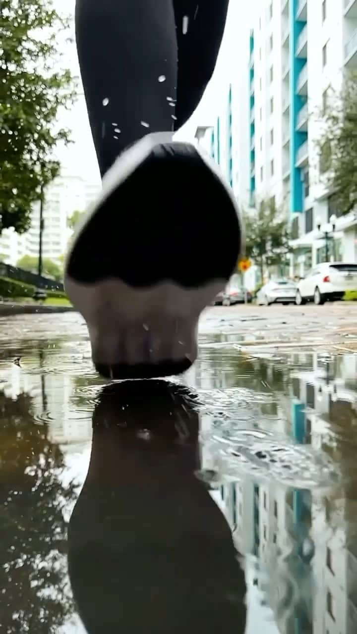 Canon Photographyのインスタグラム：「Puddle Video Transition 💦 Reel by // @kylenutt Curated by @steffeneisenacher  #reels #transition #videotransition #splash #videography」