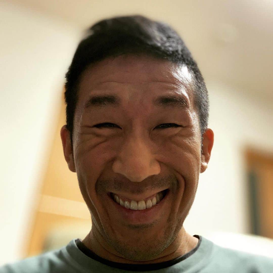 田村裕さんのインスタグラム写真 - (田村裕Instagram)「今日もお疲れ様です！  素敵な週末でしたか？  明日も楽しんで行きましょうね〜。  ジェンガで勝手にタグ付けすいません！！  #今日は笑えた？ #笑えなかったとしても大丈夫 #僕が笑ってる #麒麟田村 #タムラ433 #TAMURA #smile #笑容 #미소 #улыбка #मुस्कुराओ #全力笑顔」2月20日 23時48分 - hiroshi9393