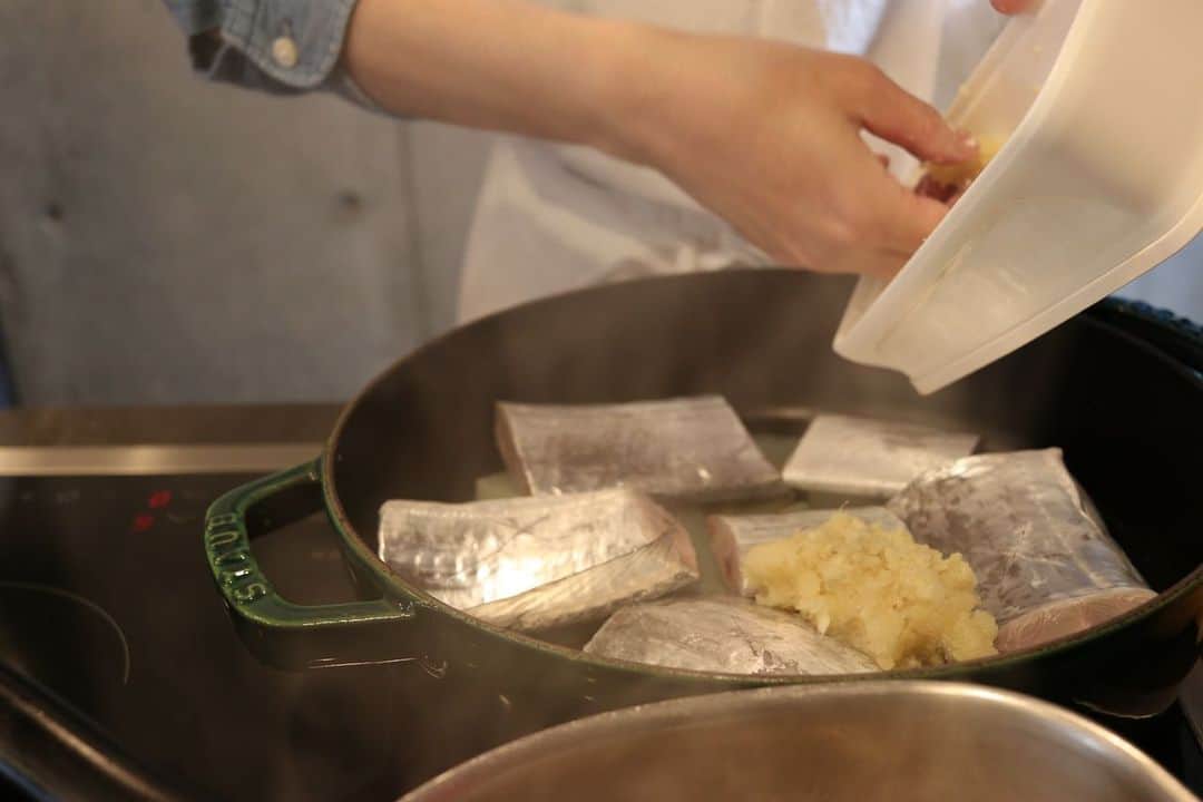 高井直子さんのインスタグラム写真 - (高井直子Instagram)「🇰🇷 初めてのセンス抜群の韓国料理教室へ。 テーマは[韓国ドラマのテーブルの会]🇰🇷  ✔︎ジャンジョリム ✔︎カムジャスジェビ ✔︎ジョン などなど初めて聞くワード👂  毎月通いたい♡ @mihyangsikudan   #お料理教室」2月21日 0時00分 - naokotakai