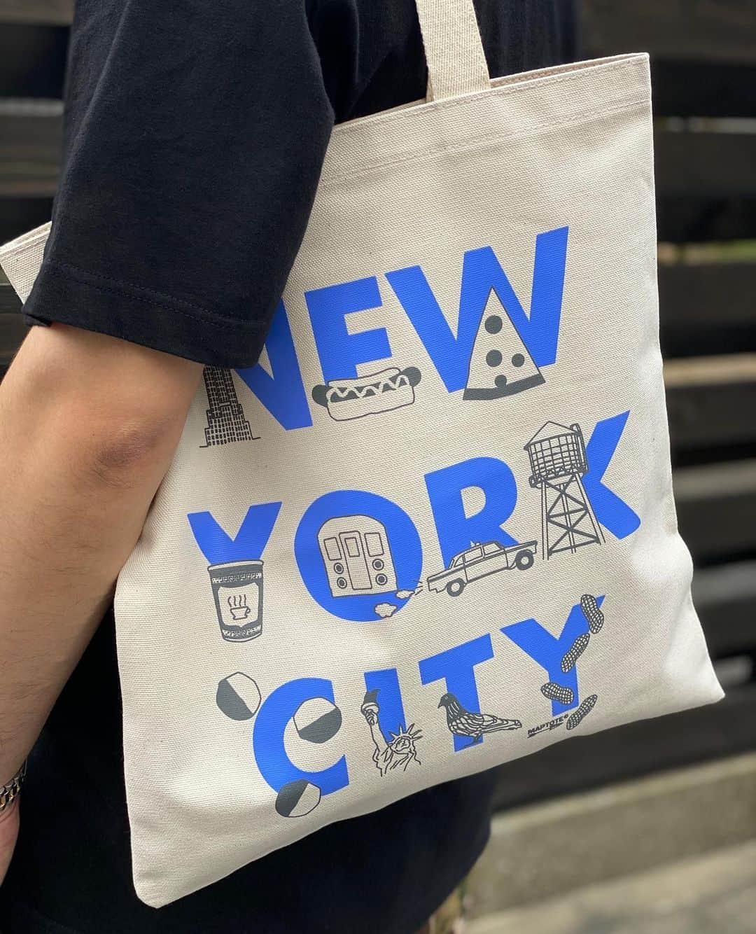 マップトートのインスタグラム：「What's your favorite thing about NYC?! ⁠ 📷: @ysm23」