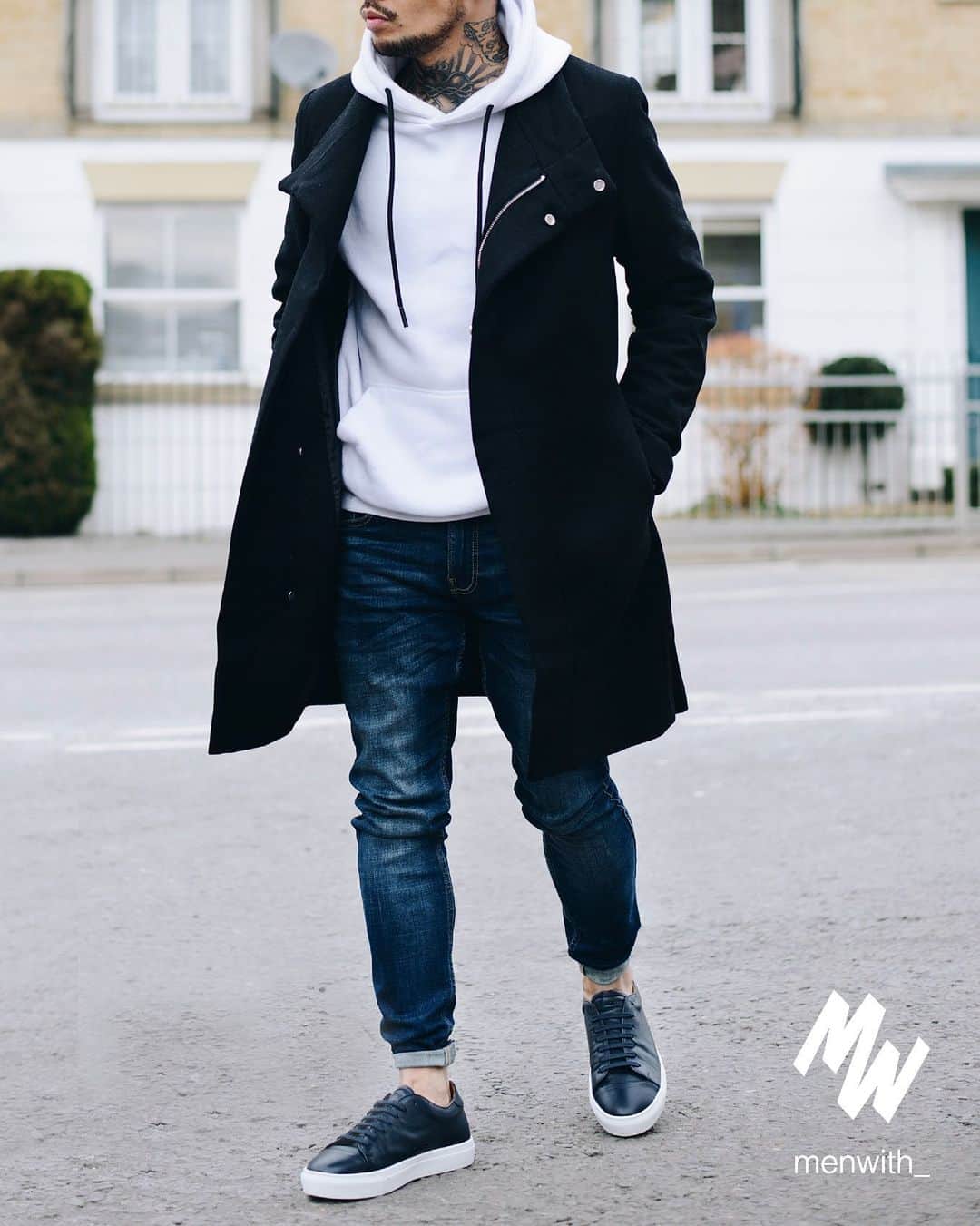 Men Withのインスタグラム：「Great photo of our dear friend @just.conn.ollie 👌🏽 #menwithstreetstyle」