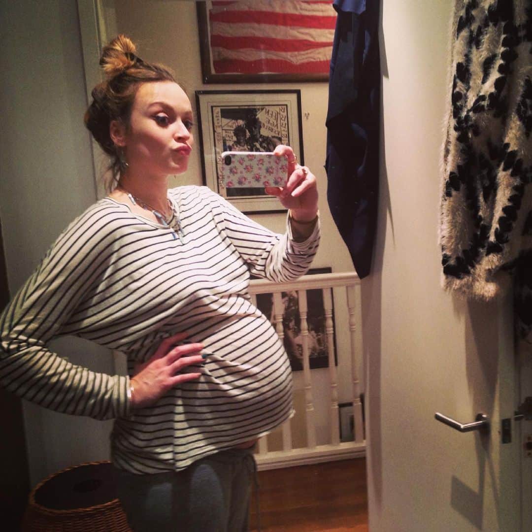 ファーン・コットンのインスタグラム：「8 years ago getting ready to meet my boy. Rex is 8 tomorrow 😱 🎂」