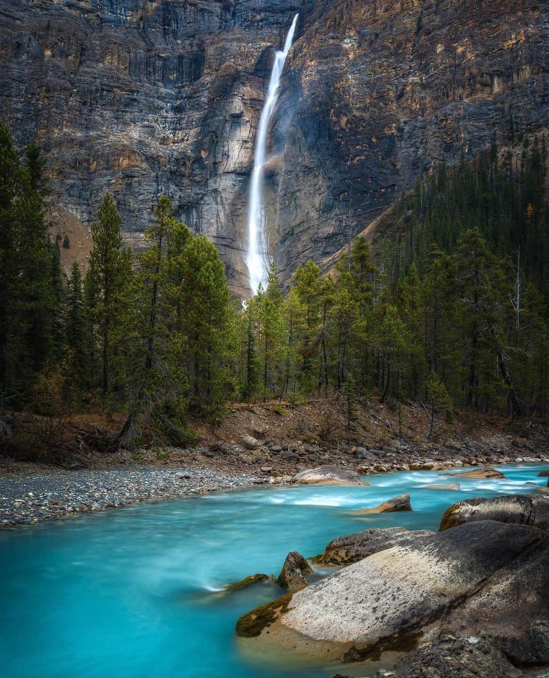 instagoodのインスタグラム：「@philipesterle  t a k a k k a w f a l l s  ⁠⠀ Takakkaw Falls, and the Yoho River, in the Yoho Valley.⁠⠀ ⁠⠀ Yoho National Park⁠⠀ British Columbia, Canada⁠⠀」