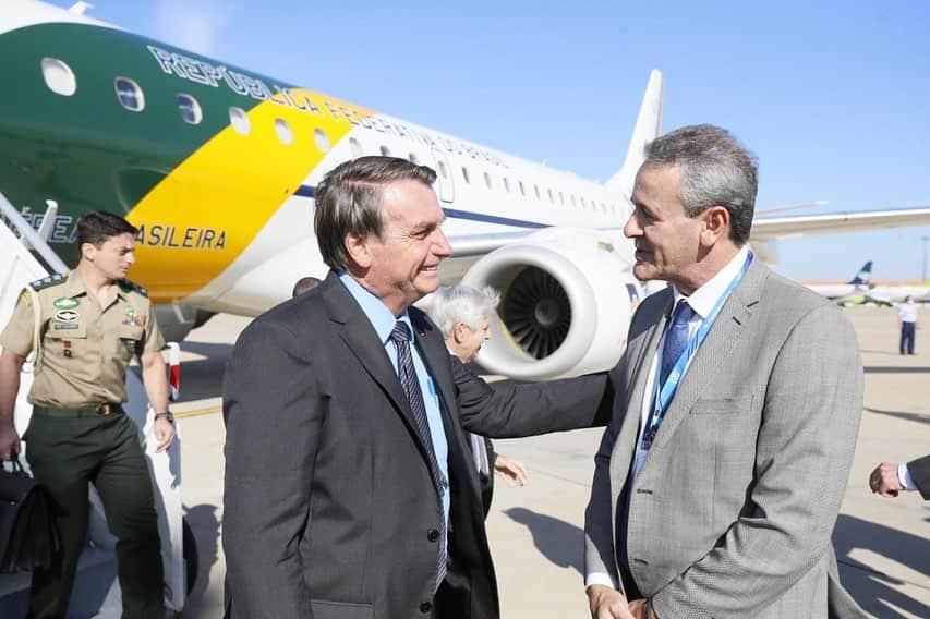 ジルマ・ルセフのインスタグラム：「🇧🇷O Presidente Jair Bolsonaro participou, neste sábado (20), da Cerimônia de Entrada dos Novos Alunos pelos Portões da Escola Preparatória de Cadetes do Exército (EsPCEx), em Campinas (SP).   #PresidentedaRepública #ViagemOficial #espcex  📷 Isac Nóbrega e José Dias/PR」