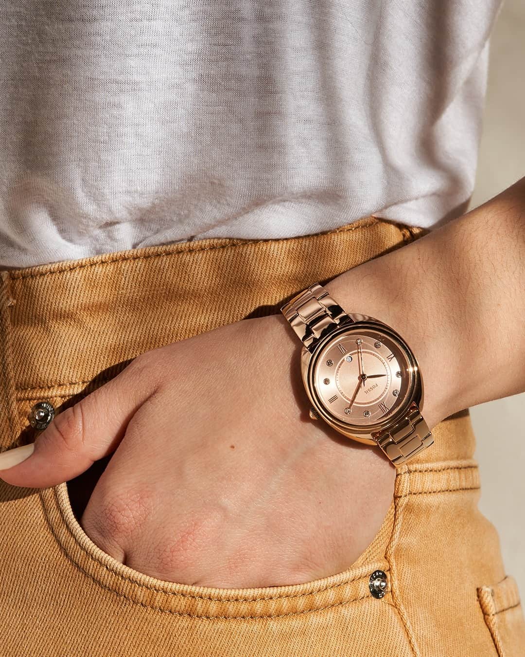 fossilさんのインスタグラム写真 - (fossilInstagram)「We’ve got a pocketful of sunshine thanks to the Gabby watch.」2月21日 0時00分 - fossil