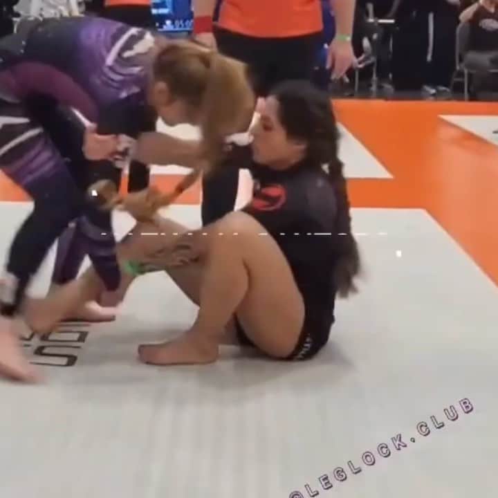 Nathalia Santoroのインスタグラム：「One of my matches at grappling industries last year as a blue belt. Should I post more lifting and Bjj here ?」