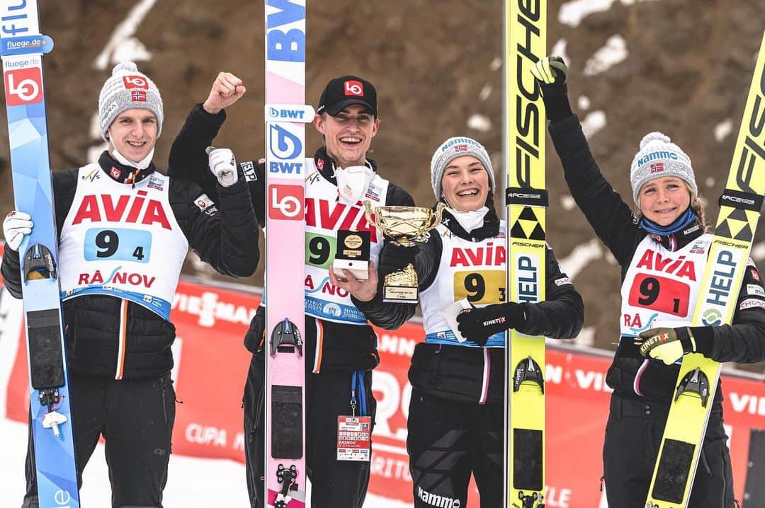 マーレン・ルンビのインスタグラム：「Kult med seier i dagens mixkonkurranse. Nå er 👀 på @oberstdorf2021 🇳🇴 @alexhenn foreviget denne gang også」