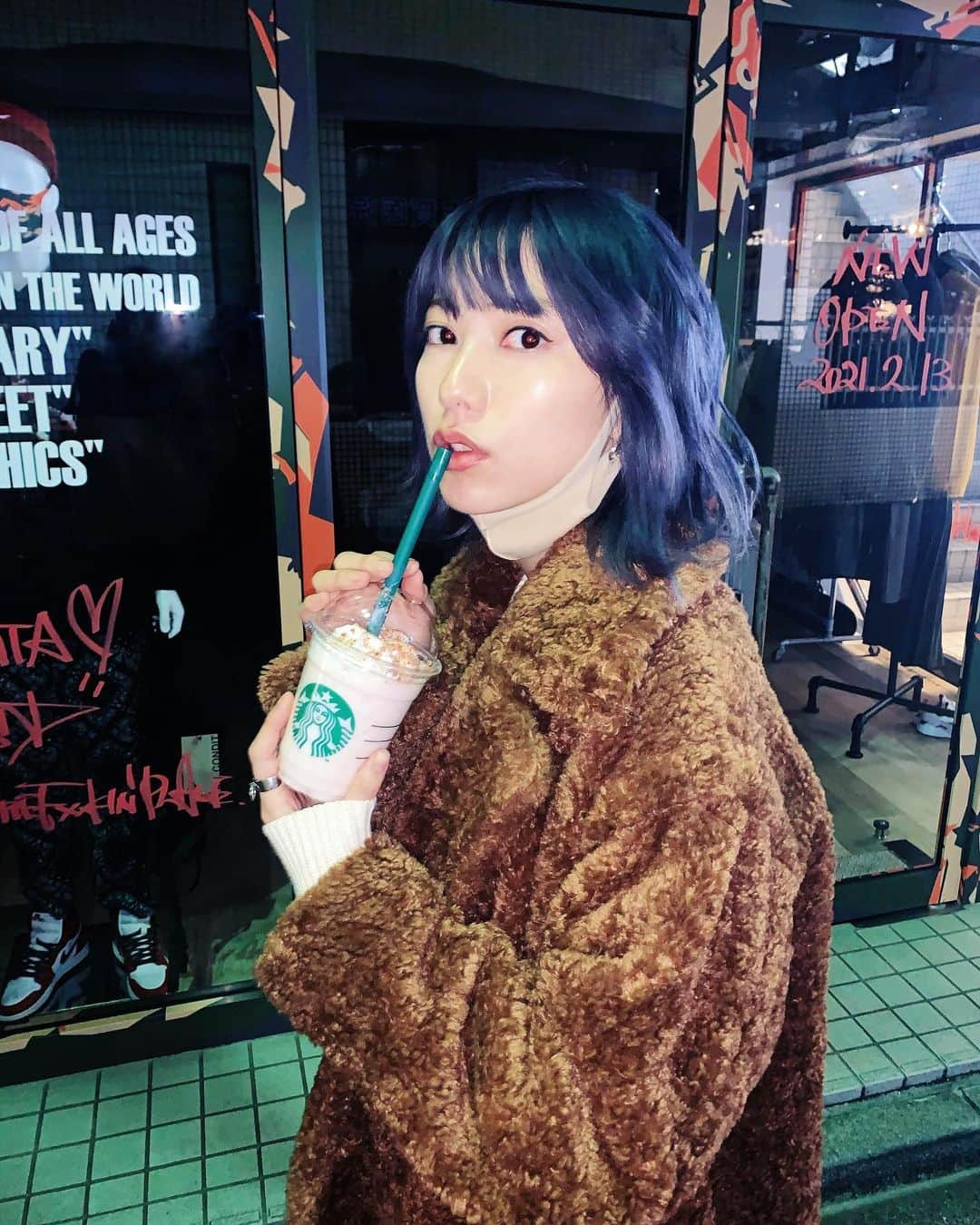 SHIZUKAさんのインスタグラム写真 - (SHIZUKAInstagram)「Should’ve gotten a venti」2月21日 0時27分 - shizuka_bassplayer