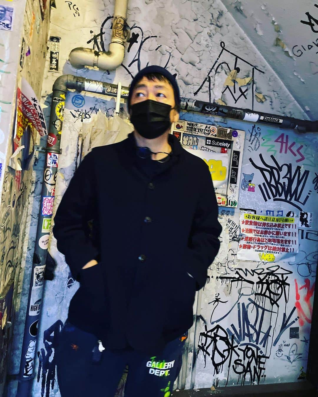 月に吠える。のインスタグラム：「毎年、治ったって予感はするんだけど 小4からずっとこのまんま 我が不治の病 あぁ花粉症…。  #花粉症 #春先 #大森南朋」