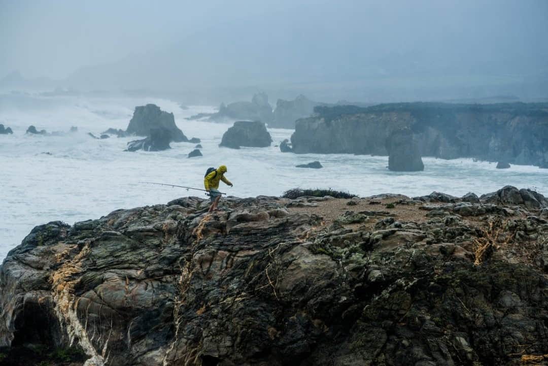 National Geographic Travelさんのインスタグラム写真 - (National Geographic TravelInstagram)「Photo by @steven_gnam / A fisherman returns empty-handed from the California coast. #fishing #California #coast」2月21日 0時38分 - natgeotravel