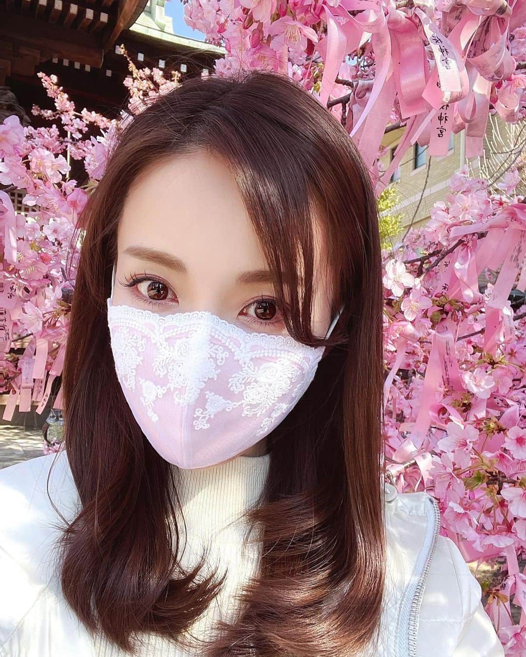 瀬戸早妃のインスタグラム：「今日は胸がいっぱいです… どうか皆さんの毎日が 穏やかで幸せでありますように🌸💓 . おやすみなさい☺🌙💤 . #gn #桜神宮」
