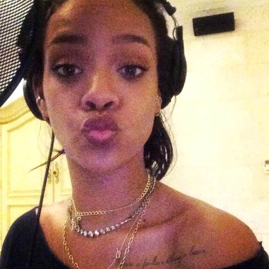 Amazon Videoさんのインスタグラム写真 - (Amazon VideoInstagram)「Happy Rihanna Day to all who celebrate! Blowing 33 kisses her way today. 😘😘😘」2月21日 0時40分 - primevideo