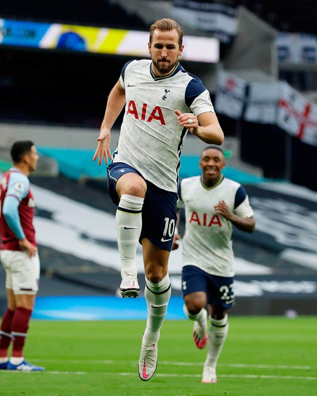 トッテナム・ホットスパーFCさんのインスタグラム写真 - (トッテナム・ホットスパーFCInstagram)「Harry against The Hammers = ⚽️⚽️⚽️  #Kane #COYS」2月21日 1時00分 - spursofficial