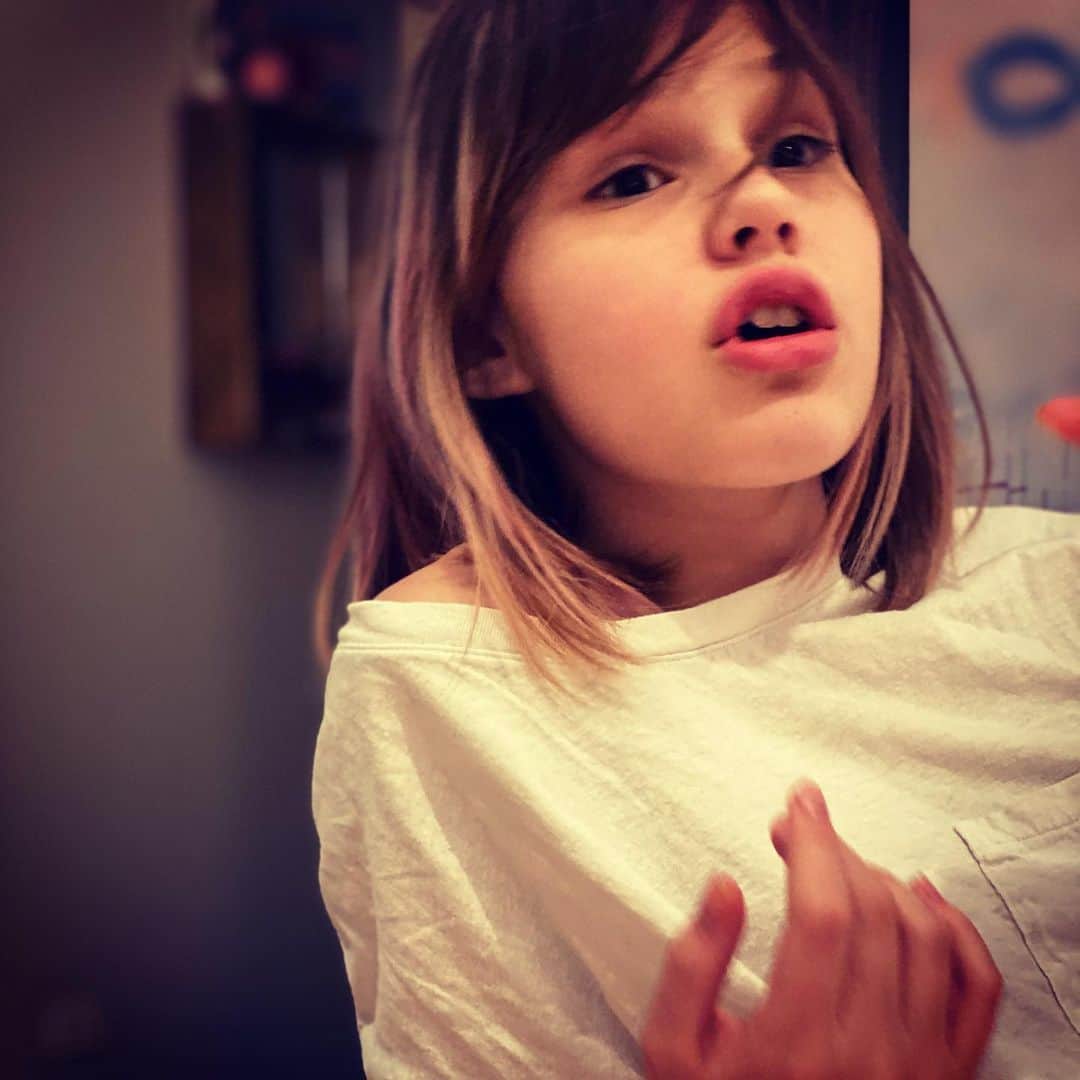 ビジー・フィリップスさんのインスタグラム写真 - (ビジー・フィリップスInstagram)「A series of photos of my kid from last night, having watched TITANIC and intensely walking me through the entire plot of the movie beat by beat with their own unique take on an iconic film. But Birdie legit made me sob when they described the saddest part of the movie as “not when jack died, cause duh-we know HE’S not gonna make it.” But rather, “when the mom in the lower part of the boat decides to tuck her kids in and sing them to sleep so they’ll just die in their sleep peacefully and not terrified in the cold water.” Good lord. And isn’t that just the fucking thing of it all? And hasn’t it always been? The people privileged and lucky enough to be at the top get to leave when they need to and those with less means for whatever reason(and there are so many-most of them rooted in white supremacy, most systemic, most of them are a failure of our own society and government valuing things over people)- but those who have LESS just do the best they possibly can not to freak their children out even as they know the ship is going down. Ugh. We must do better. All of us. I don’t have a specific call to action or anything. This is just a reminder for myself more than anything, I guess. ❤️」2月21日 1時03分 - busyphilipps