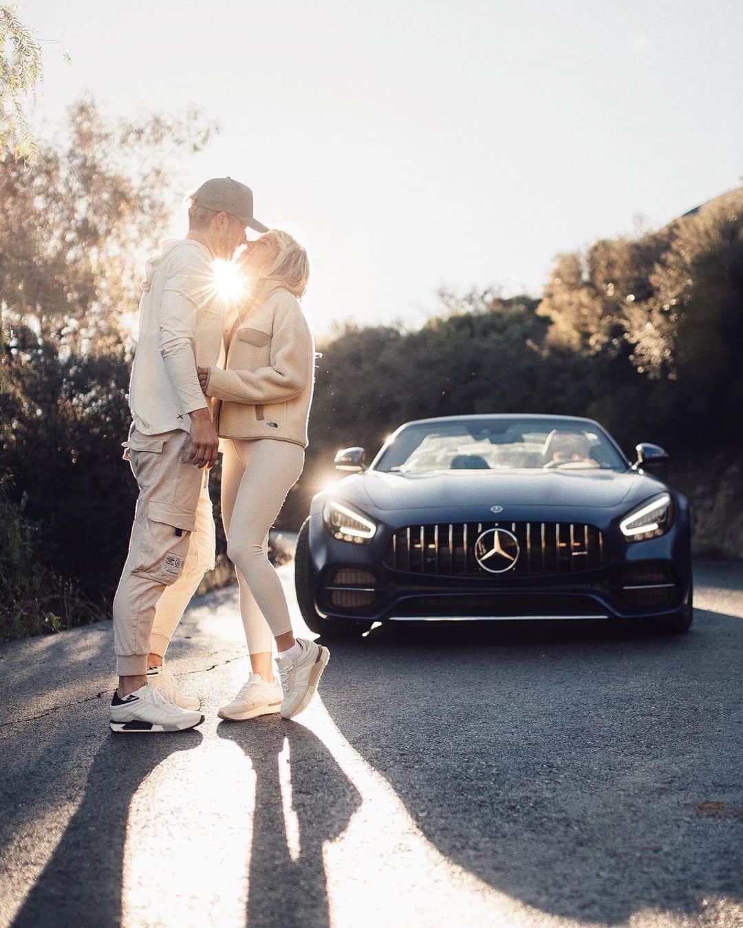 アギーさんのインスタグラム写真 - (アギーInstagram)「We change cars some more often than I wash my hair these days 😂 Sometimes I can’t keep up with you and what we’re driving every day ... but cars are things and things do come and go and we stay and that’s what matters most anyways 🥰」2月21日 1時04分 - aggie