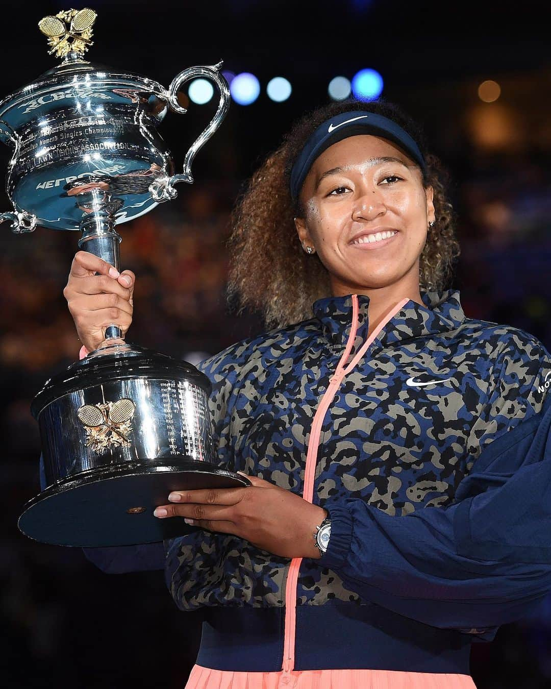 Just Jaredさんのインスタグラム写真 - (Just JaredInstagram)「@naomiosaka has won her fourth Grand Slam title after winning the women’s singles final at the Australian Open! Watch the funny and awkward thing that happened in her post-win speech by tapping this photo at the LINK IN BIO. #NaomiOsaka #AustralianOpen Photos: Getty」2月21日 1時06分 - justjared