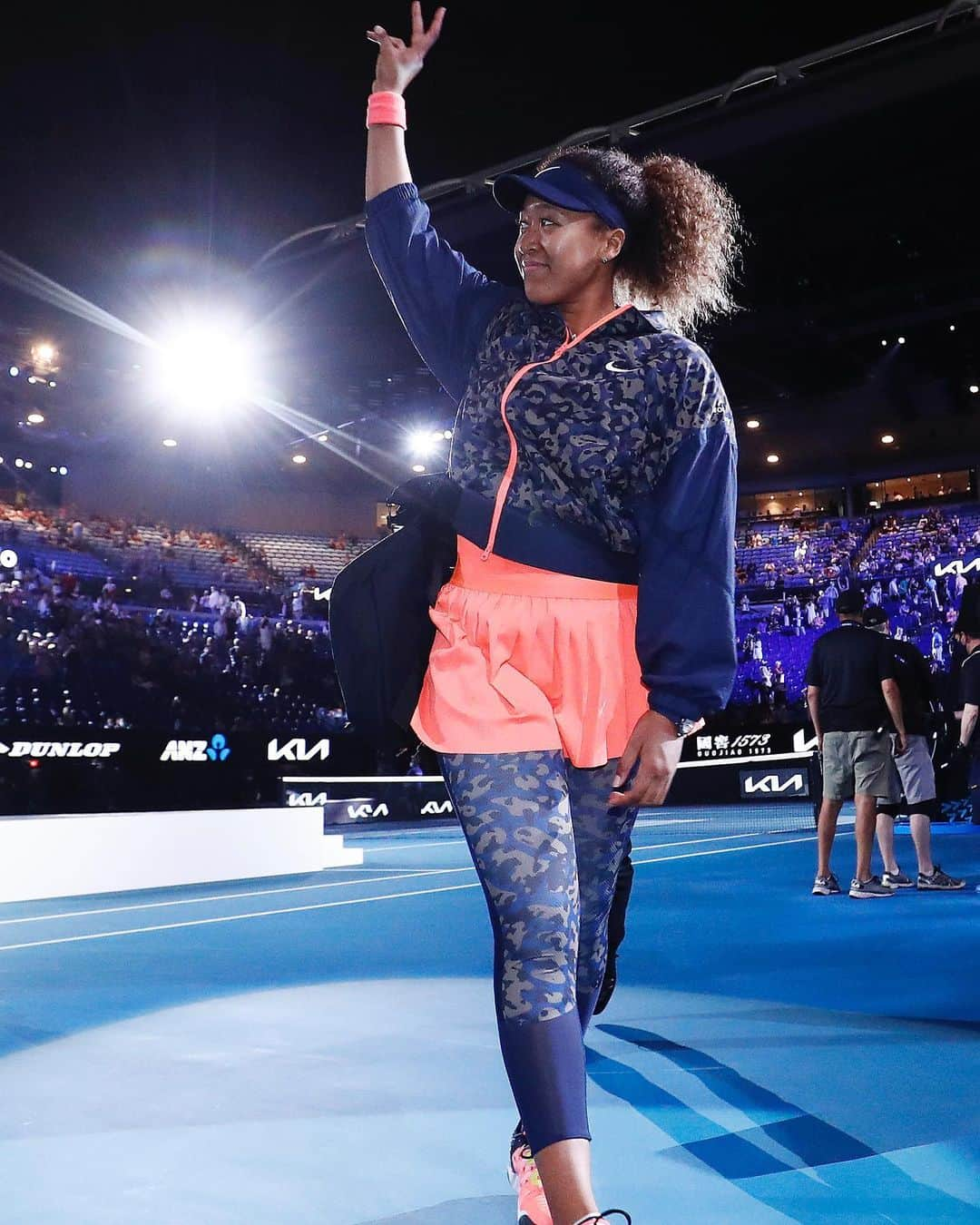 Just Jaredさんのインスタグラム写真 - (Just JaredInstagram)「@naomiosaka has won her fourth Grand Slam title after winning the women’s singles final at the Australian Open! Watch the funny and awkward thing that happened in her post-win speech by tapping this photo at the LINK IN BIO. #NaomiOsaka #AustralianOpen Photos: Getty」2月21日 1時06分 - justjared