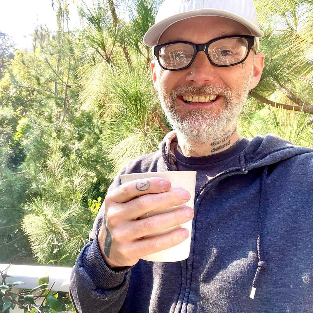 モービーさんのインスタグラム写真 - (モービーInstagram)「Brown teeth are a small price to pay for a lifetime of delicious caffeine.」2月21日 1時18分 - moby