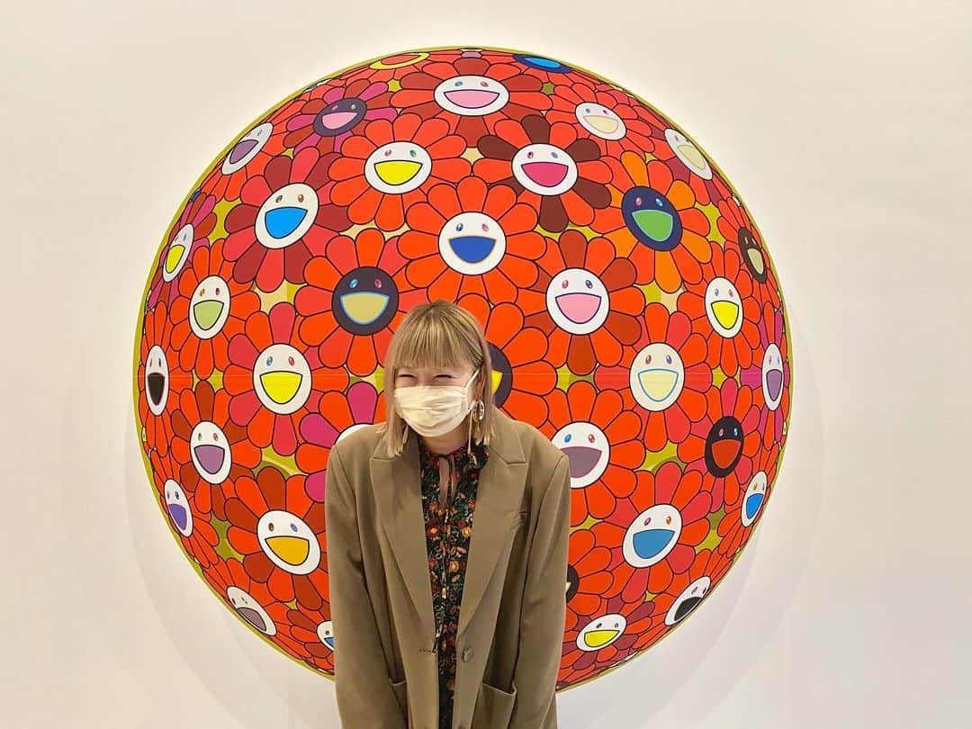 トリイクニコさんのインスタグラム写真 - (トリイクニコInstagram)「お花投稿おわり🌼  アルバム見たら ２年前の全く同じ日に 中野ブロードウェイのお花カフェに行ってましたww  こわい…😂」2月21日 1時12分 - toriicamera