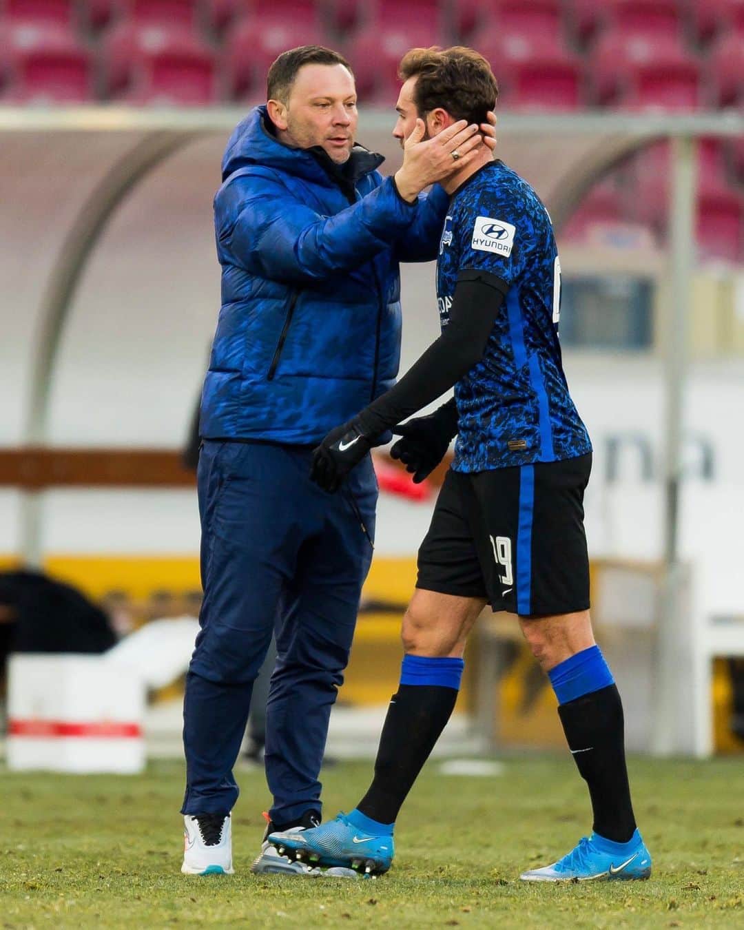 ヘルタ・ベルリンのインスタグラム：「Nur. Zusammen. 🤝💙 #BSCRBL 👀🚀 . . #GemeinsamHertha #hungrigbleiben #HaHoHe #herthabsc」