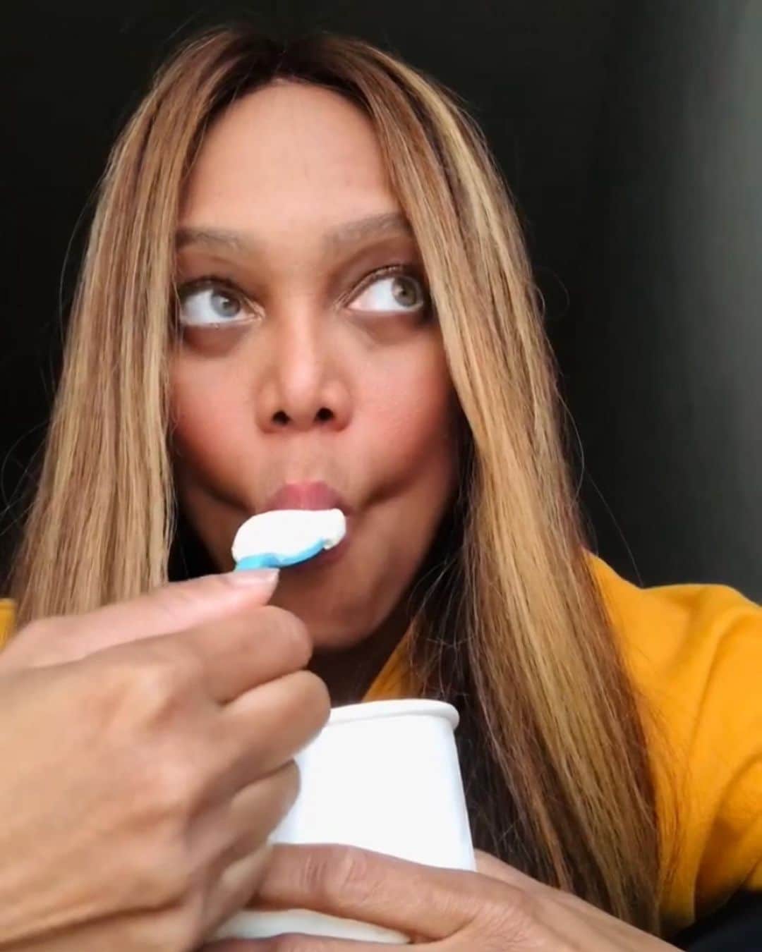 タイラ・バンクスのインスタグラム：「Woke up with a SMiZE because the news is finally out!! Our first @SMiZECream flavor is The Best Vanilla I Ever Had!!🍦⁠⁠ ⁠⁠ I remember tasting this in our test kitchen and saying, “Mmmm.. This is the BEST Vanilla I EVER had!”. To be sure… I took it outside and had a man walking by taste it without saying anything….. You know what he said??? “This is the BEST vanilla ice cream I EVER had!”. FOR REALS!!! So, you know we HAD to name it that. I can’t wait for you to GET YOU SOME.」