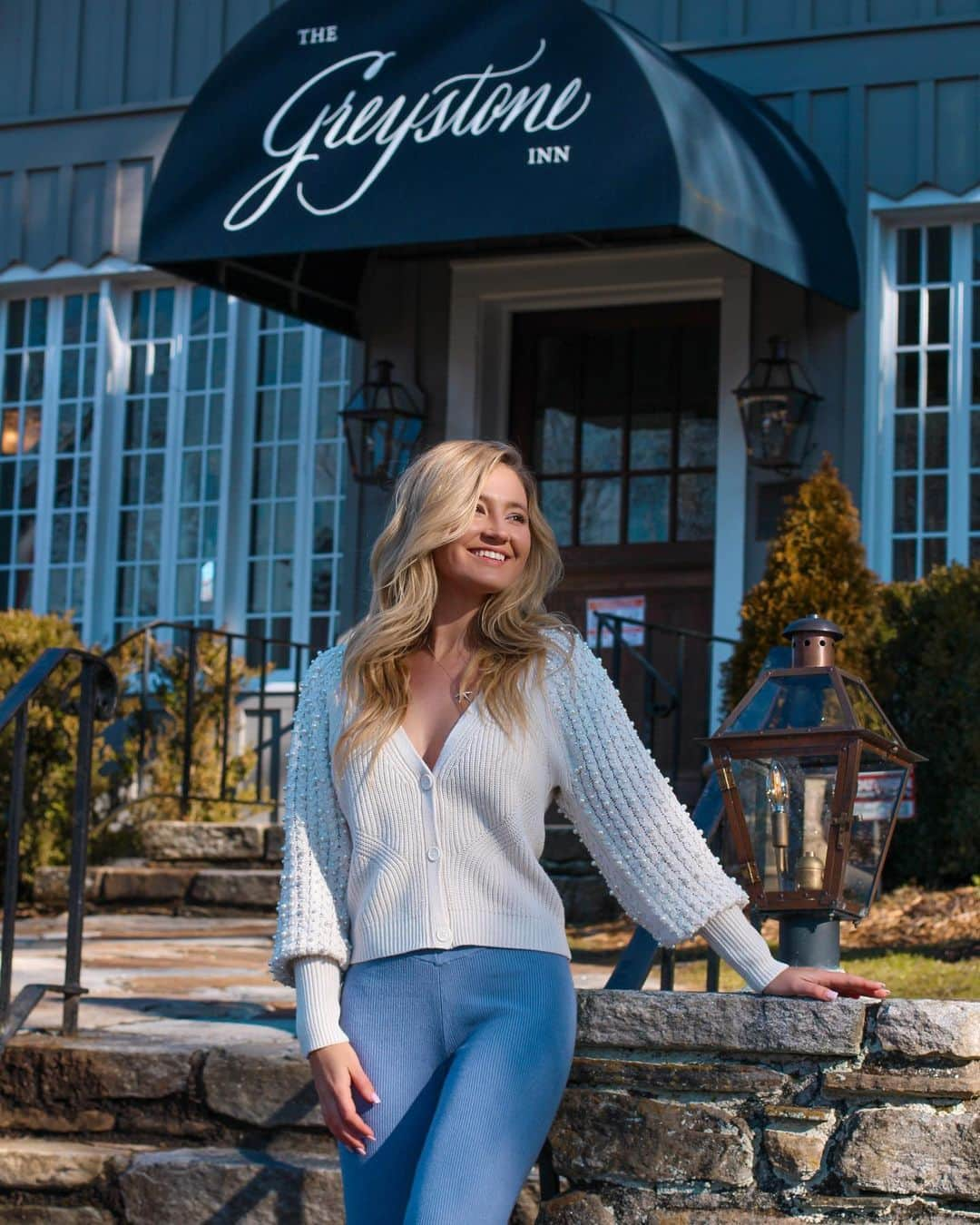 サシャ・カリスさんのインスタグラム写真 - (サシャ・カリスInstagram)「Arrived @thegreystoneinn 🏔🥰 The sun finally came out for golden hour! 🌞 Enjoying the beautiful lake views here 💦 ✨ http://liketk.it/38DzK #liketkit @liketoknow.it #LTKSeasonal #StayHomeWithLTK #LTKstyletip Shop your screenshot of this pic with the LIKEtoKNOW.it shopping app」2月21日 1時35分 - _bahamasgirl_