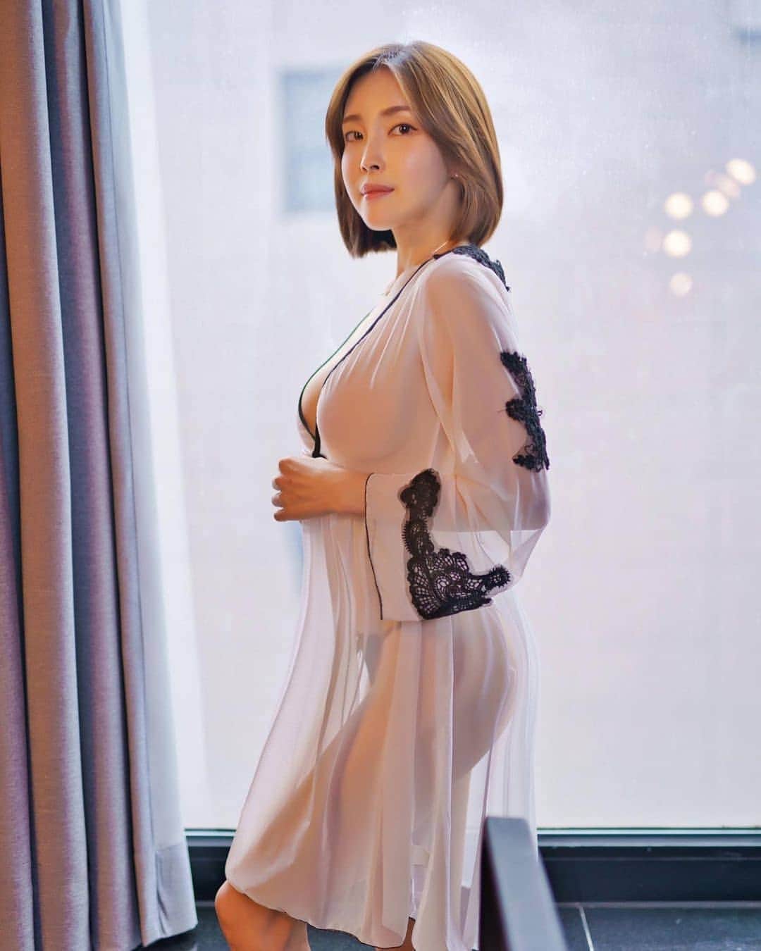 アジアンモデルのインスタグラム：「Cute cape 💕 💕Follow me @asianmodel.place」