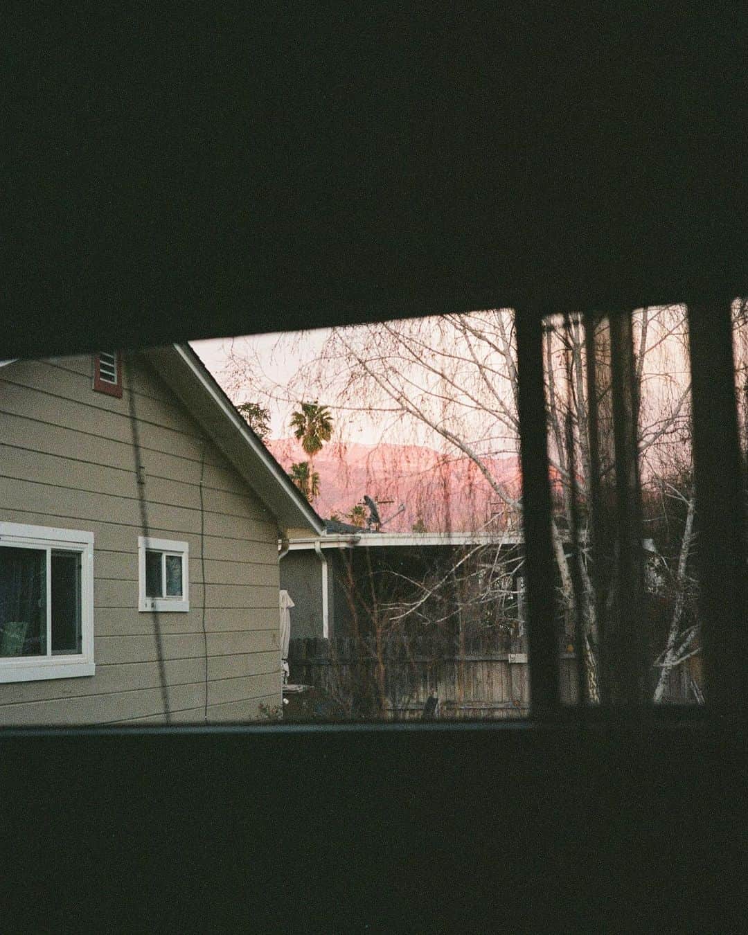 松島エミのインスタグラム：「Home  #film#filmphotography#portra400#leica#ojai#california #オーハイ#田舎暮らし #カリフォルニア」