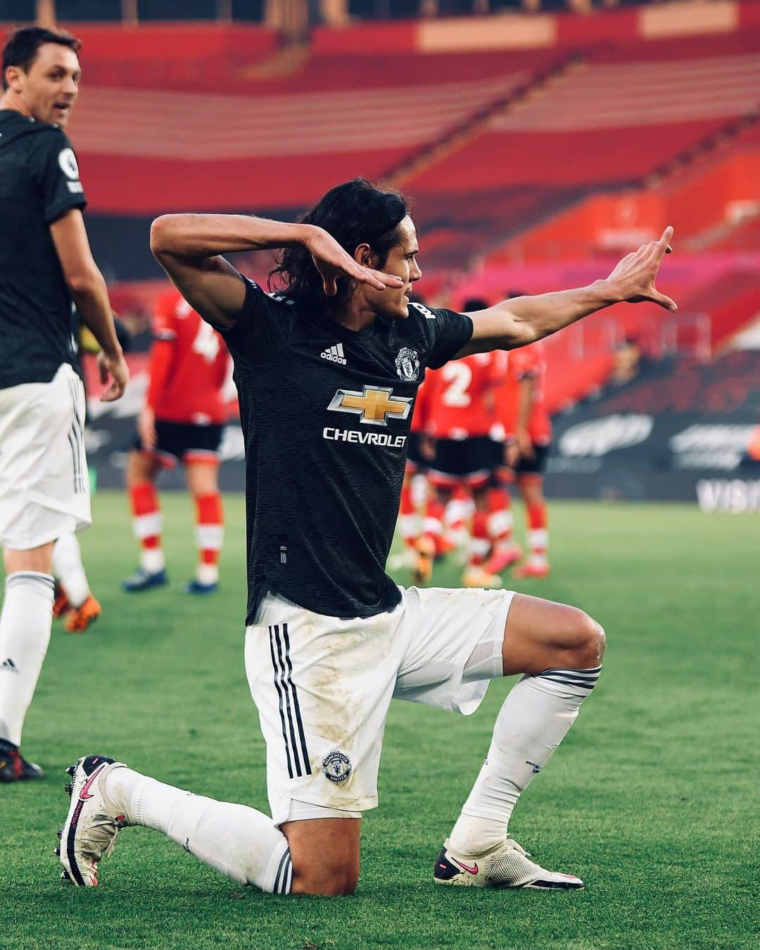 マンチェスター・ユナイテッドさんのインスタグラム写真 - (マンチェスター・ユナイテッドInstagram)「Iconic from 𝙚𝙫𝙚𝙧𝙮 angle 🏹  #MUFC #ManUtd #Cavani」2月21日 2時03分 - manchesterunited