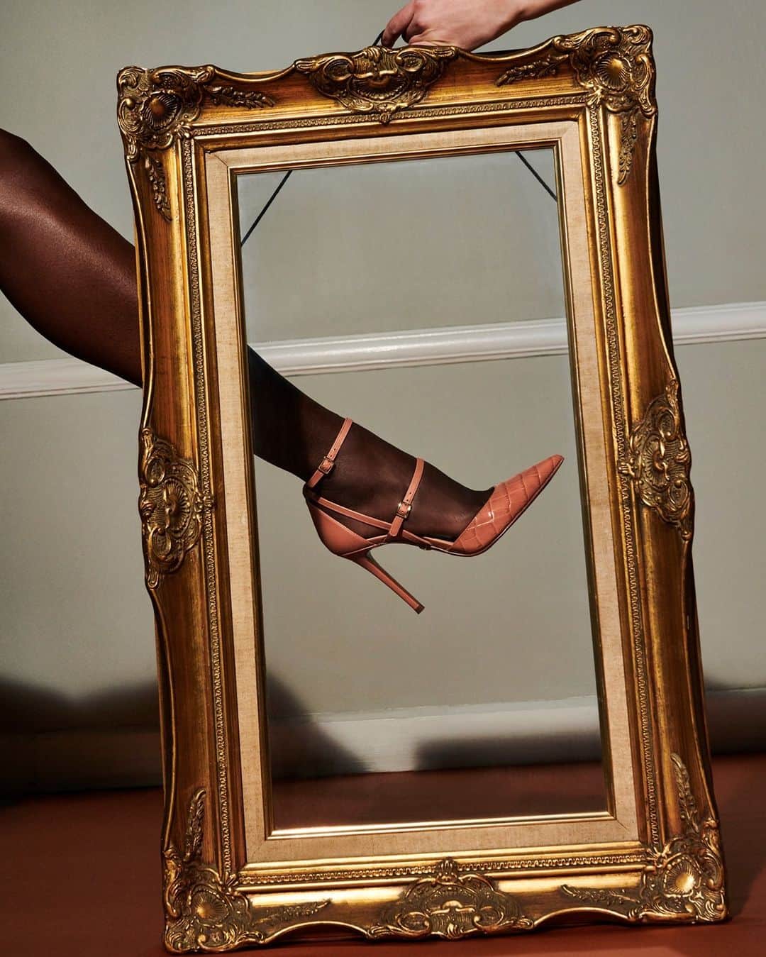 Bloomingdale'sのインスタグラム：「Now *that's* a framer 🙌」