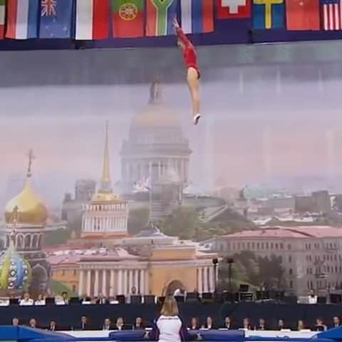 キャサリン・ドリスコルのインスタグラム：「Worlds finals 2018 - the prettiest backdrop at a competition 🥰🙌🏻」