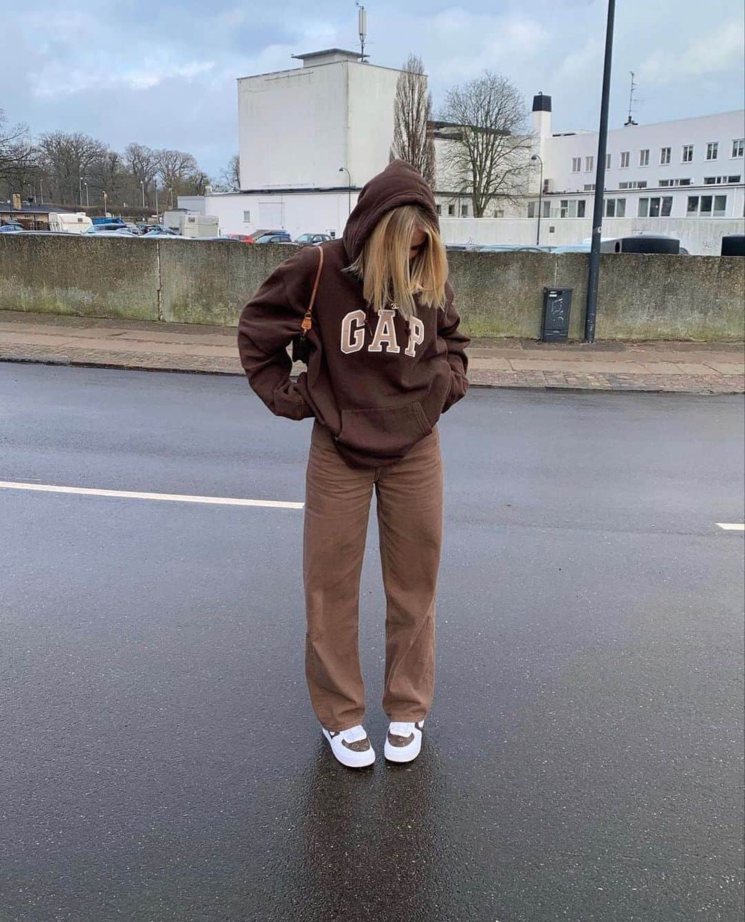 GAPさんのインスタグラム写真 - (GAPInstagram)「#HowYouWearGap Logo edition.​ .​ @barbarakristoffersen bringing allll the nostalgia in vintage Gap.​ .​ Tell us about your first logo hoodie👇 And better yet, show us how you're bringing it back.」2月21日 2時04分 - gap