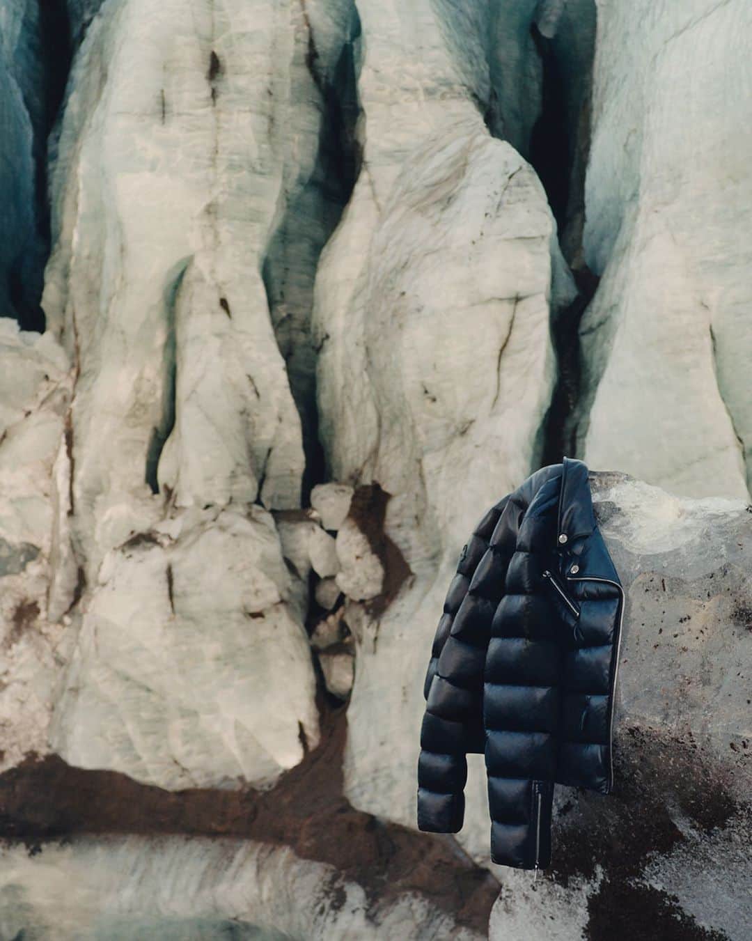 モンクレールのインスタグラム：「Rock star.   “If you’ve ever been to Iceland, you know, the elements are very present—you really feel them, wherever you are,” says photographer @TheoDeGueltzl . “The best stuff happens when you stay open to the conditions of the day, and the feeling of the day.”   #MonclerVoices」