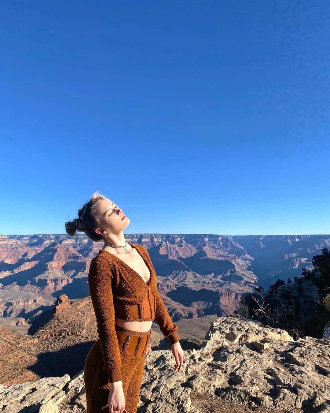 Addison Moffettのインスタグラム：「I know you grand but I’m grander」