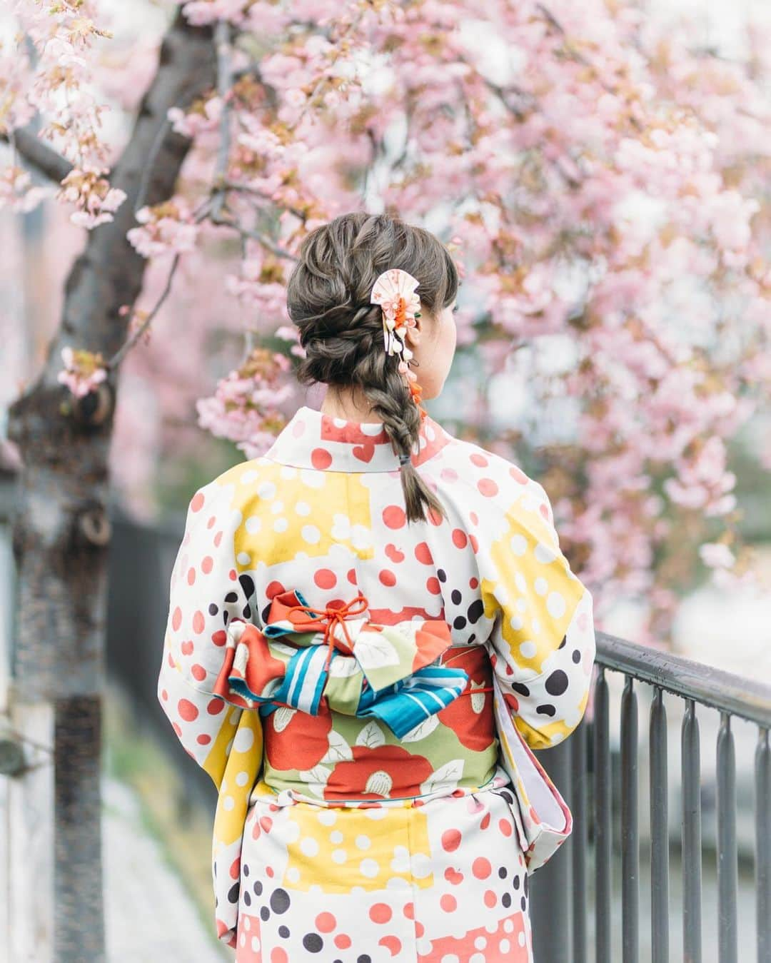 ののさんのインスタグラム写真 - (ののInstagram)「. 去年の河津桜🌸  Photographer. たくみくん　@tn_square  #鴨川#ポートレート#写真好きな人と繋がりたい#写真撮ってる人と繋がりたい・ #ポトレ#被写体#サロモ#サロンモデル#関西モデル#撮影依頼募集中#桜#さくら#河津桜#京都#着物#和服#そうだ京都行こう#そうだ京都いこう#はなまっぷ#東京カメラ部#ヘアアレンジ#good_portraits_world#igersjp#tokyocameraclub#japan#spring#kyoto#cherryblossom#portrait#fineart」2月21日 7時38分 - nonoko0309