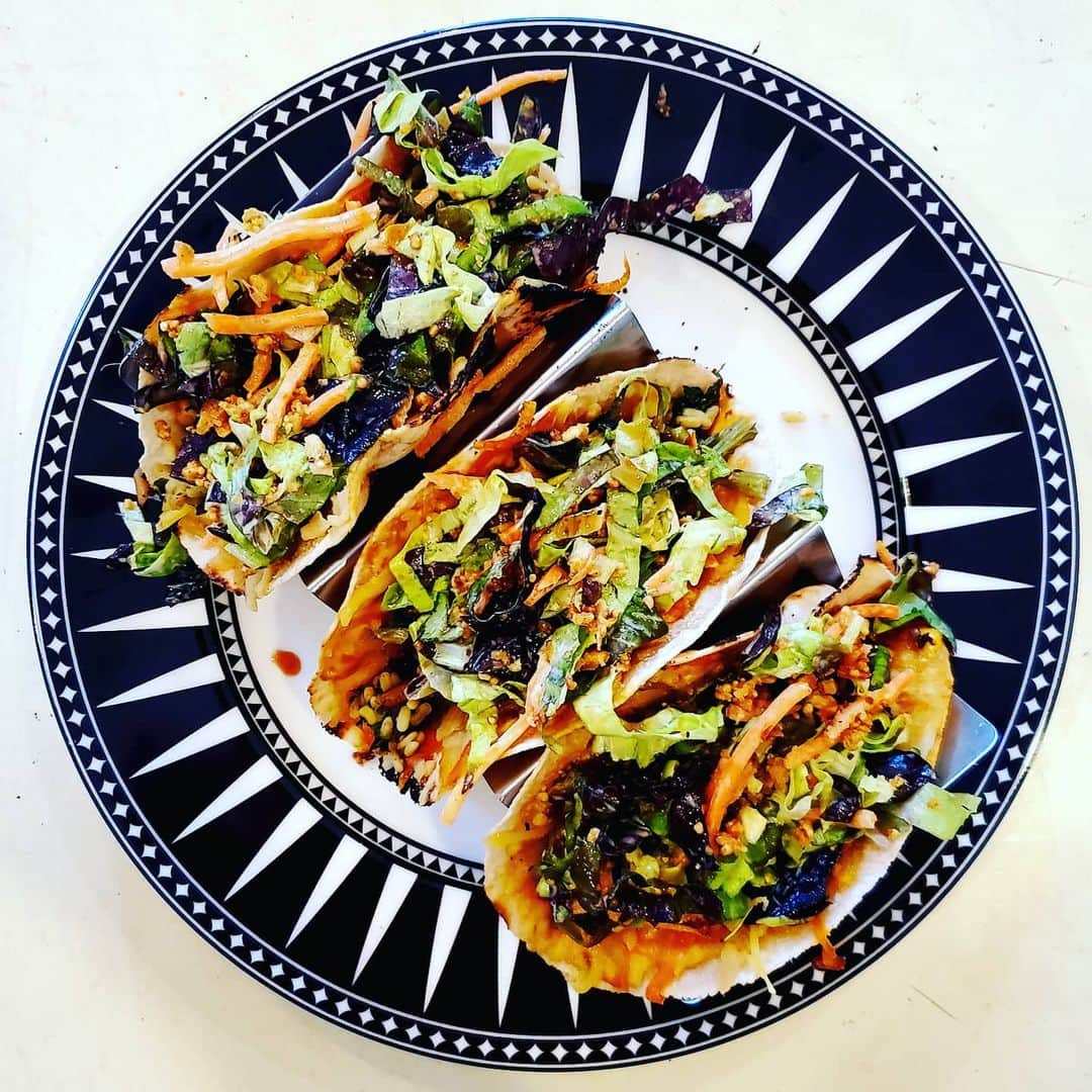 ガソリングラマーさんのインスタグラム写真 - (ガソリングラマーInstagram)「PLANT BASED SAUSAGE KALE MUSHROOM RICE CHEESE QUESO LETTUCE ZANGY SAUCE TACOS #GASOLINEKITCHEN 🌮🌭🥬🧀🌶🥗🌿🍄 @eatcoyotas #cassavaflour #tortillas  @eatzubi #queso vegan queso  @fieldroast #pepperjack #chao shreds #vegancheese  @miyokoscreamery #oatmilk peppe rjack shreds @earthboundfarm organic #lacinatokale via @buffalomarketco #VELVETPIOPPINIMUSHROOMS  @nutcaseveganmeats HOT ITALIAN #sausage  @organicgirl organic #littlegems #lettuce  @veggiefam.la #zangy sauce @rightrice garlic #rice @trybachans Japanese BBQ sauce  #vegancheese #cheese  #vegan #veganfood #whatveganseat #plantbased #vegetarian #VEGANGOOD #vegansofig #veganfoodie #foodie #plantbased #plantbasedfood #plantbasedfoodie @gasolineglamour #gasolineglamour  @gtfoitsvegan  #gtfoitsvegan #tacos @caskatatableware marrakech dinner plate 🍽」2月21日 7時39分 - gasolineglamour