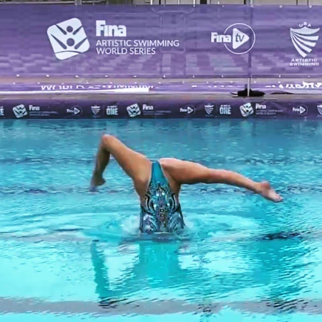 アンドレア・フエンテスさんのインスタグラム写真 - (アンドレア・フエンテスInstagram)「First routines done in the very 1st virtual @fina1908 World Series hosted by @usaartisticswimming So honored to be part of this pioneer idea, thank you to our CEO Adam Andrasko who really cares on how to innovate in our sport from the business and practical perspective. Thank you to @fina1908 and Lisa Schott for pushing in this direction and making #ArtisticSwimming lead the way in these pandemic times! Thank you to the countries who have participated and congratulations for being brave and accept the challenge of adaptation. For sure nothing replaces the audience and the live meets but this is much better than waiting for the virus to leave! Here a sneak peak of our new tech duet and tech solo in this first time in History. #virtualworld @anitaaalvarez @lindimschroeder @nikkidzurko」2月21日 7時39分 - andreafuentes83