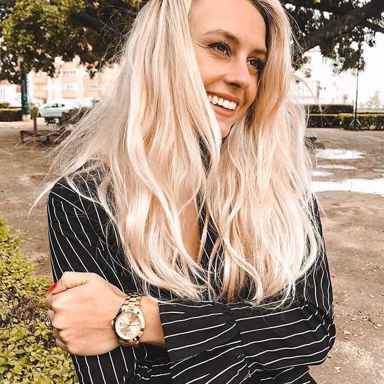 のインスタグラム：「Enhance your looks by adding a bright and sophisticated touch to your wrist with an ICE steel watch! 🤩 (📸 @laurabrijde)  #icewatch #changeyoucan #icesteel #style #steel #happiness #gold #women #chic #ootd」