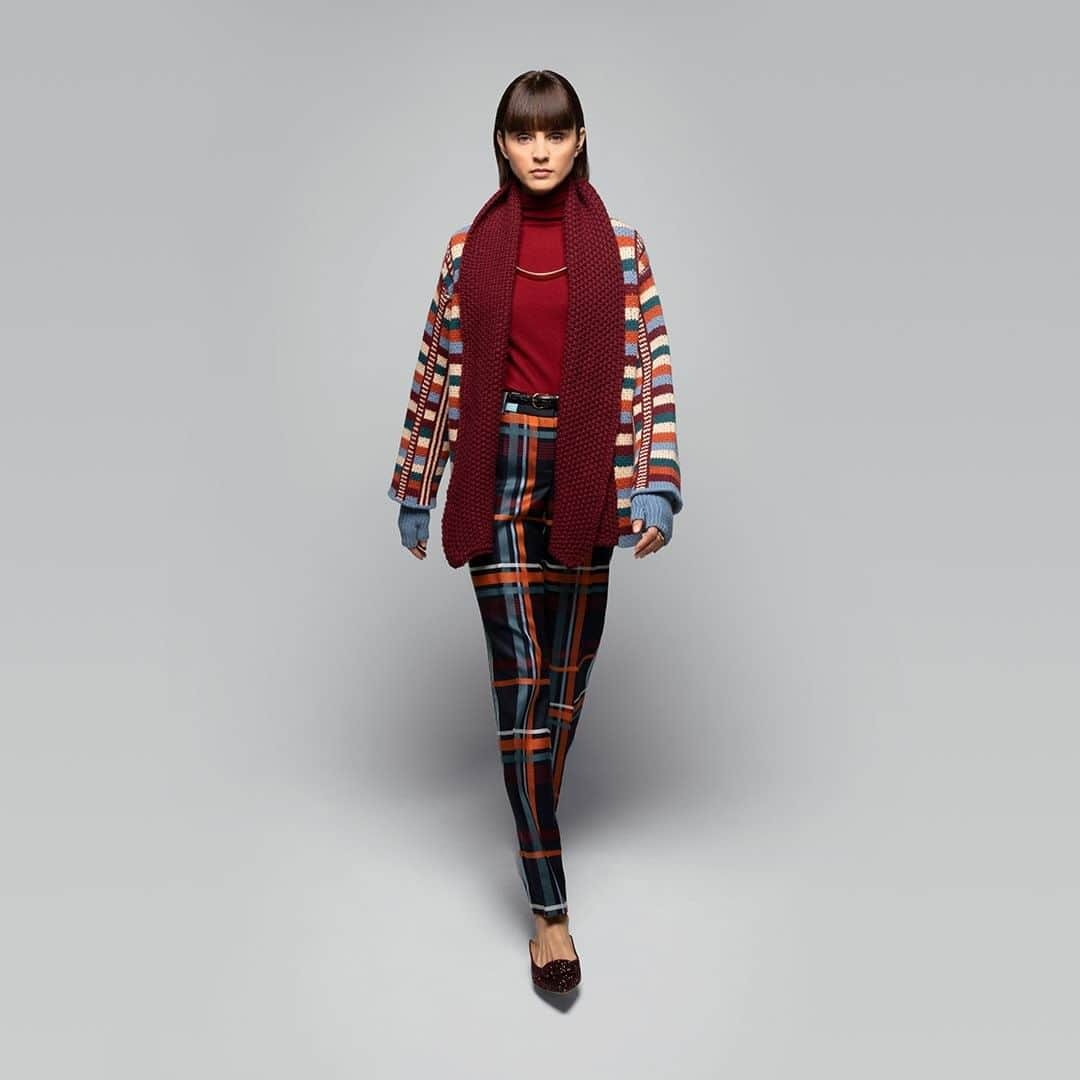 Johnstonsさんのインスタグラム写真 - (JohnstonsInstagram)「Johnstons of Elgin AW21 Womens Collection preview; Tartans, Textures & Twists⠀ ⠀ ⠀ #johnstonsofelgin #johnstons #lfw #lfw21 #londonfashionweek #AW21 #AW21collection #tartan #lfwwomens #London #textures #twists #Autumnwinter」2月21日 2時30分 - johnstonsofelgin