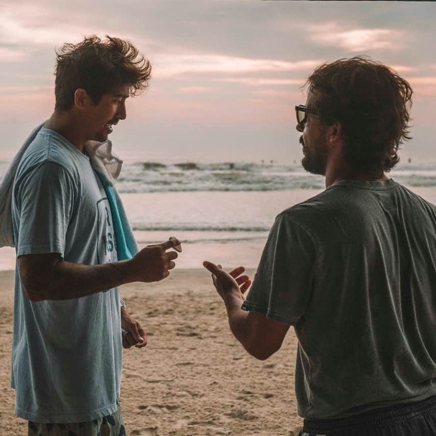 ミグエル・プッポのインスタグラム：「Trocando informações antes do treino com o menino Tomas 👊✌️@tomashermes (📸: @osvaldopok )」