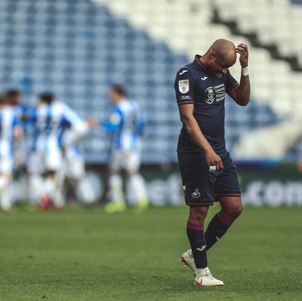 スウォンジー・シティAFCさんのインスタグラム写真 - (スウォンジー・シティAFCInstagram)「A bad day at the office.」2月21日 2時22分 - swansofficial