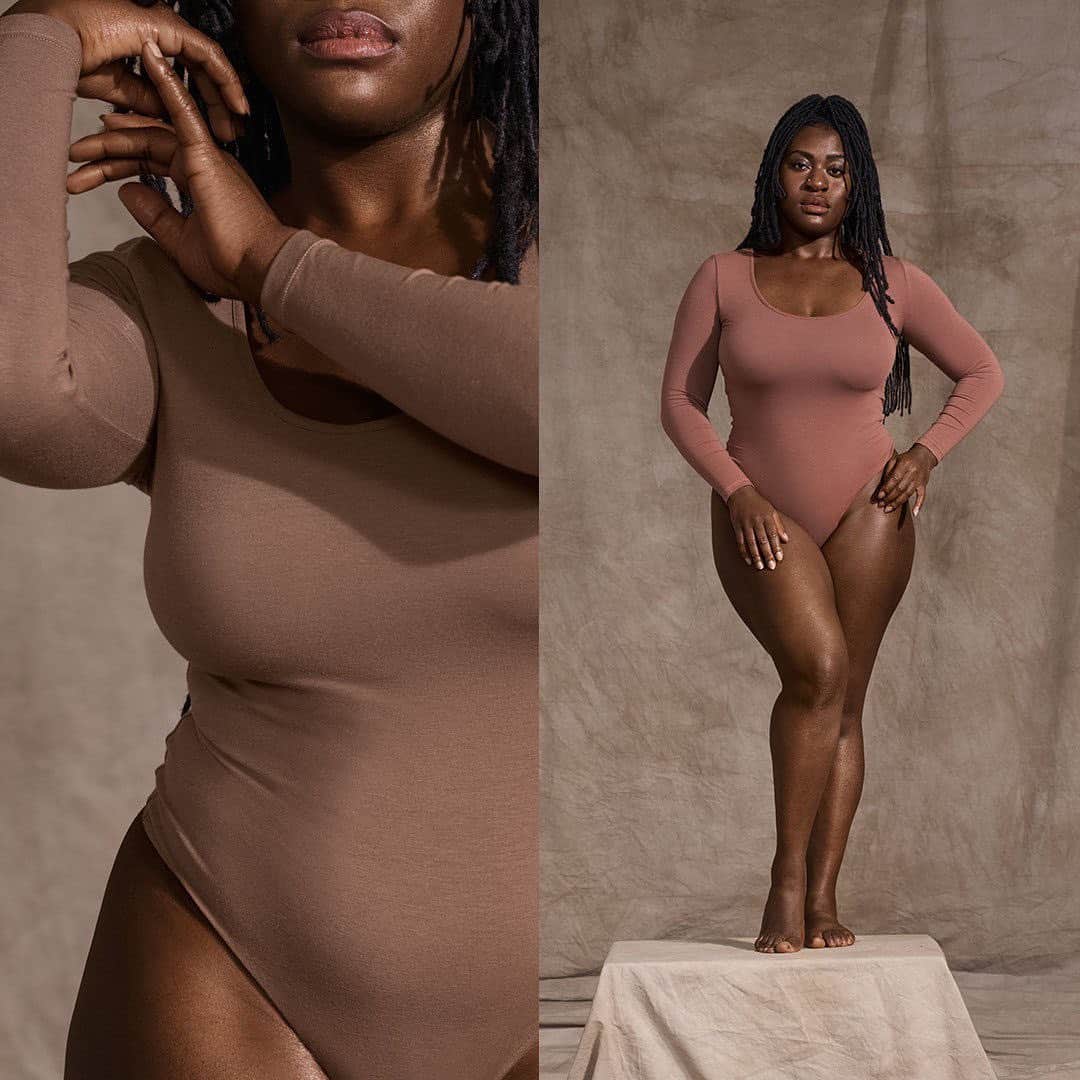 Banana Republic のインスタグラム：「TRUE HUES • "What does it mean to be comfortable in my own skin? For me, it means just making room for myself and other women like me to be seen and to be heard," notes Karina Sharif @karinasharif, Artist advocating for Black Womxn, Stylist and Designer.   Our True Hues campaign features women who reflect a diverse community committed to self-acceptance, self-love, and self-determination. True Hues provides inclusive essentials to empower you. Head to link in bio to learn about Karina and to explore more True Hues. #TrueHues」