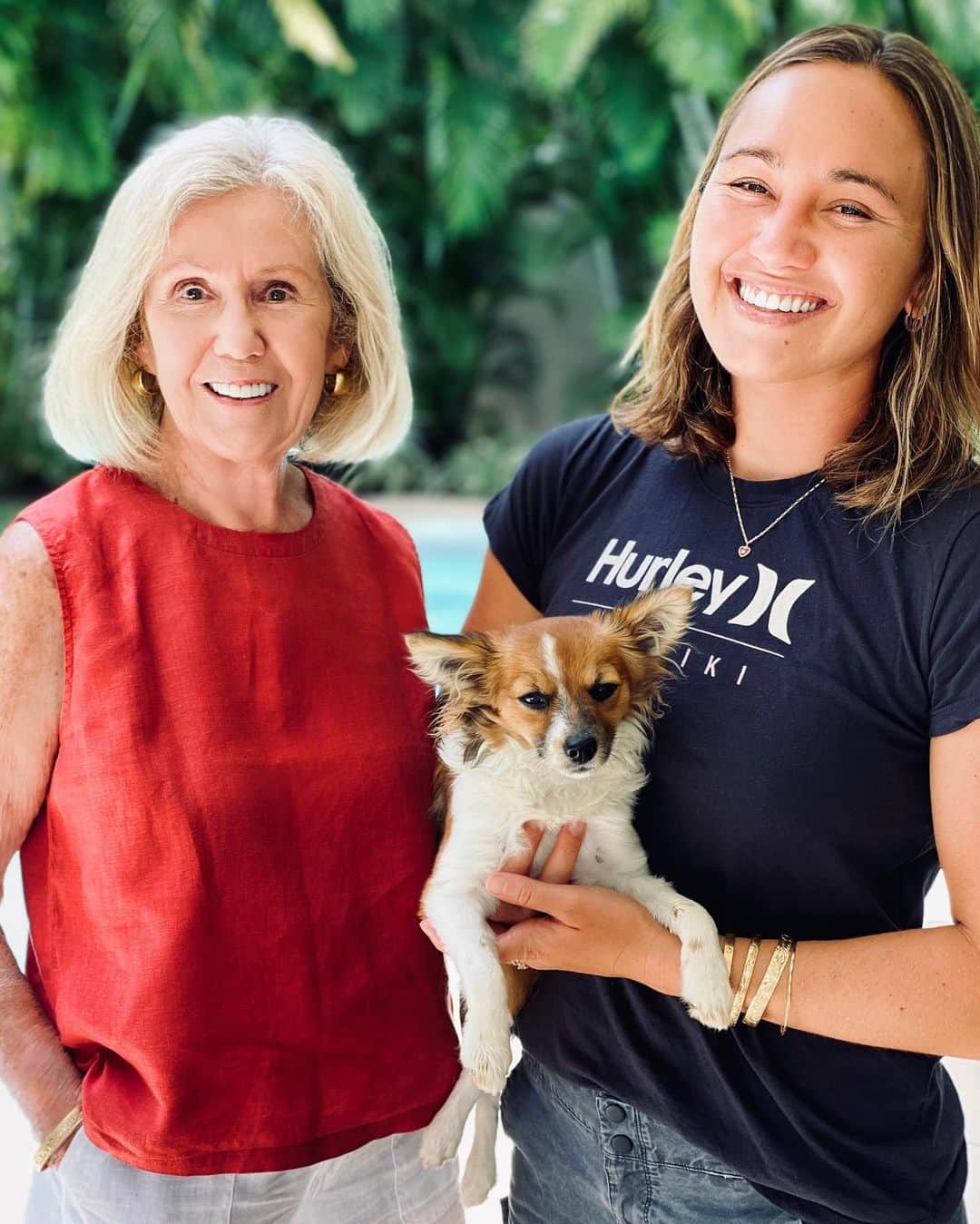 カリッサ・ムーアのインスタグラム：「My grandma has been such a big part of my life and it feels extremely empty without her here. It’s been a challenging few weeks processing her passing but I’m comforted by the thought that she’s with grandpa and her sweet dog, Bella again. I’ve been fortunate my whole life to live only a ten minute drive away from her and to have had the opportunity to see her whenever I’d like. Grandma was very "with it" in every sense of the expression. She was always so well put together, there was never a hair out of place. Her accessories always complimented her outfit that she’d taken the time to lay out the night before. The way she dressed and acted was always with grace and class. She loved keeping up with the surf scene and most often then not, knew more about what was going on than I did. Grandma tried her best to teach me how to be a lady. She taught me how to pay attention to detail when cleaning our home, the art of organization and how to separate the laundry instead of just throwing it all in at once. She always encouraged me to brush my hair, wash my face and stand up straight. My favorite tradition was packing with her for every trip. She’d help me pick out all my outfits, fold and fit them neatly in my suitcase, and make sure I had everything I needed. It was always her goal to get one dress and pair of heels in my bag before I zipped it up. Most trips, I never touched it. Sometimes I’d even take it out before I left without her knowing. I’m gonna feel a little lost without her next week when I’m preparing for Australia but will be sure to pack a dress and pair of heels in her honor. Grandma was this and so much more. She has been a constant light and love in my life that will be greatly missed. Rest in peace. I love you forever.」