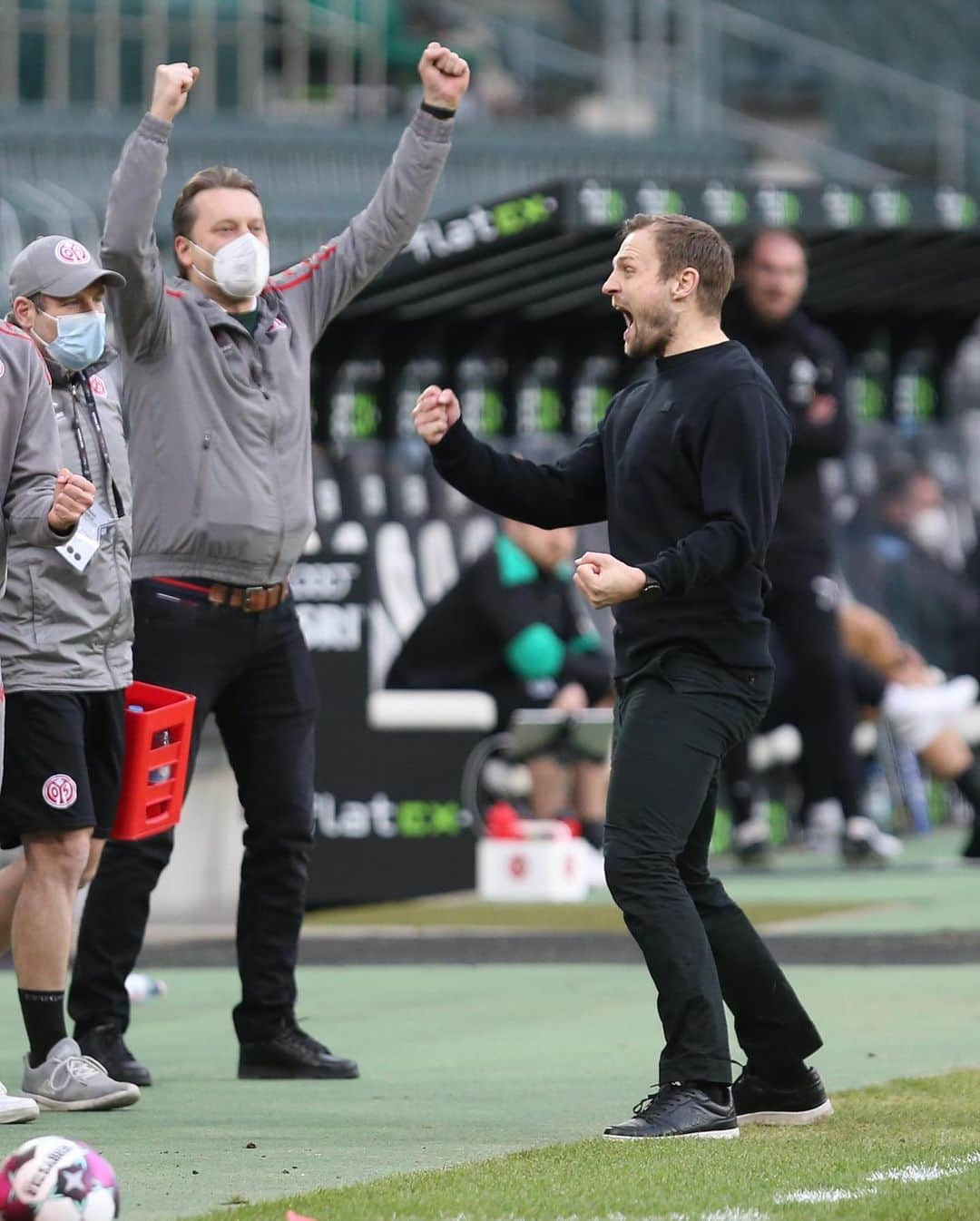 1.FSVマインツ05さんのインスタグラム写真 - (1.FSVマインツ05Instagram)「🔴Schritt für Schritt! ⚪️ Was ein geiler Sieg heute! 🤩  #mainz05 #bmgm05 #team」2月21日 2時48分 - 1fsvmainz05