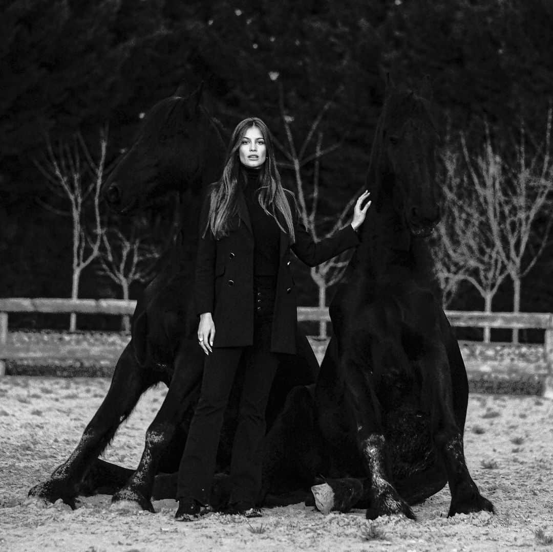 デシレ・コルデロ・フェレールのインスタグラム：「More with them 🖤 - -  📸 @matthewmillsw」