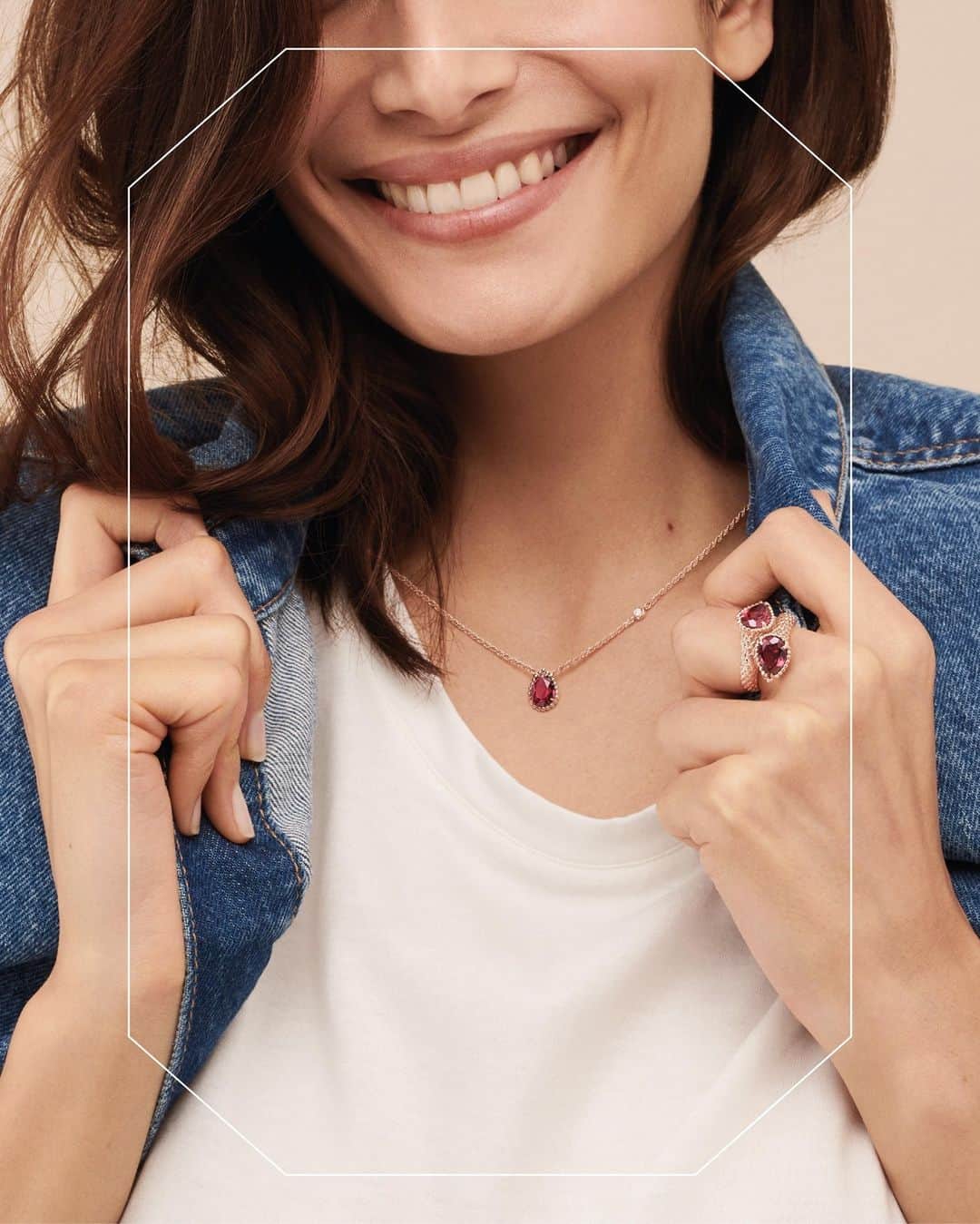 のインスタグラム：「Now you can change look and mood without ever compromising on style.⁣ #SerpentBoheme #PlayItYourWay」