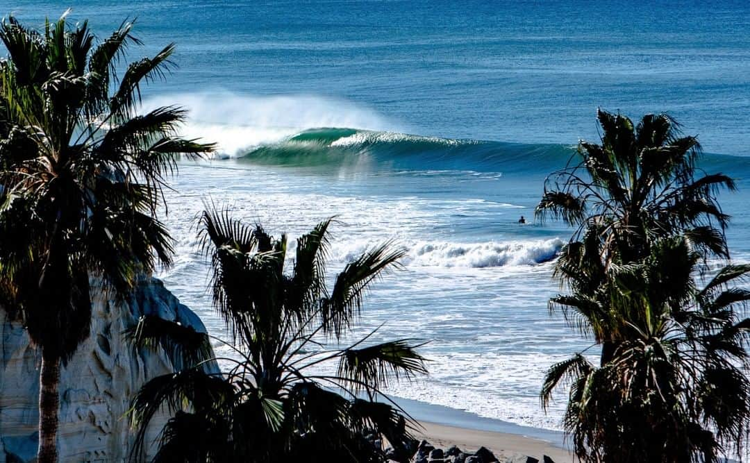 surflineさんのインスタグラム写真 - (surflineInstagram)「SoCal loves south swells. And offshore winds. Here’s one moment from Thursday illustrating both.  📷: @_tylerhuntley」2月21日 3時00分 - surfline