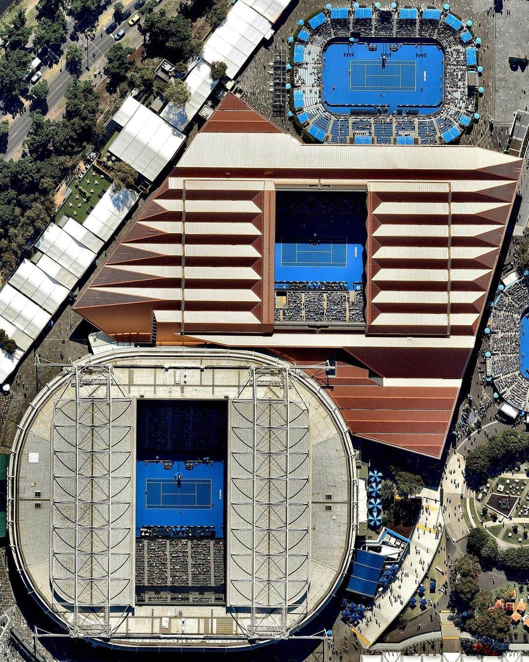 Daily Overviewさんのインスタグラム写真 - (Daily OverviewInstagram)「Melbourne Park in Melbourne, Australia, has been the home of the Australian Open tennis tournament since 1988. Held annually during the last two weeks of January (though later this year due to COVID-19), the tournament is the first of the four Grand Slam tennis events, preceding the French Open, Wimbledon and the US Open. Today, Naomi Osaka clinched the women’s singles title over Jennifer Brady, and tomorrow Novak Djokovic will face off against Daniil Medvedev in the men’s singles final. — Created by @overview Source imagery: @nearmap」2月21日 3時06分 - dailyoverview