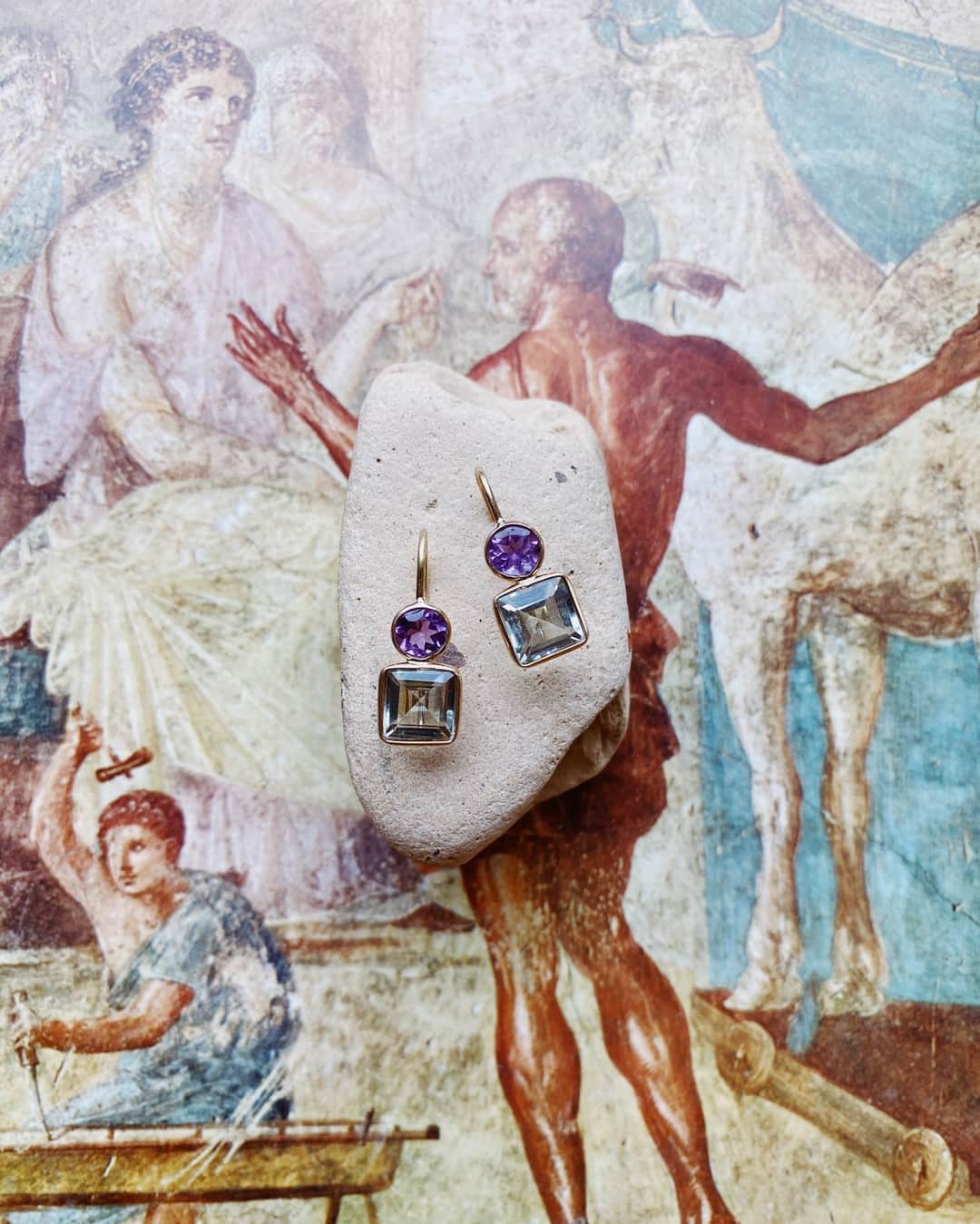 のインスタグラム：「Our new favorite classic 〰️ to be cherished and treasured: The Pastille Earrings in amethyst, green amethyst and 14k yellow gold #lizziefortunato」