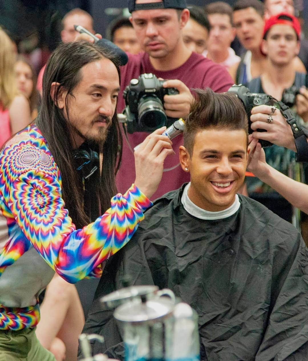 Spinnin' Recordsさんのインスタグラム写真 - (Spinnin' RecordsInstagram)「A wild @timmytrumpet  spotted without sunglasses while getting a fresh new haircut by @steveaoki 🔥」2月21日 3時21分 - spinninrecords